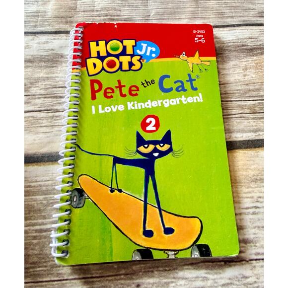 PETE THE CAT-HOT DOTS ACTIVITY SET - Picture 8 of 15